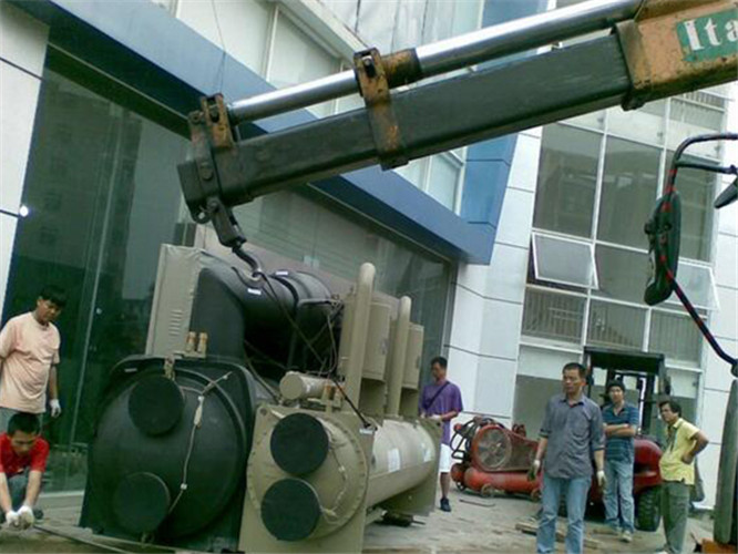 望江县随车吊和汽车吊的核心区别是什么？哪种更省钱？