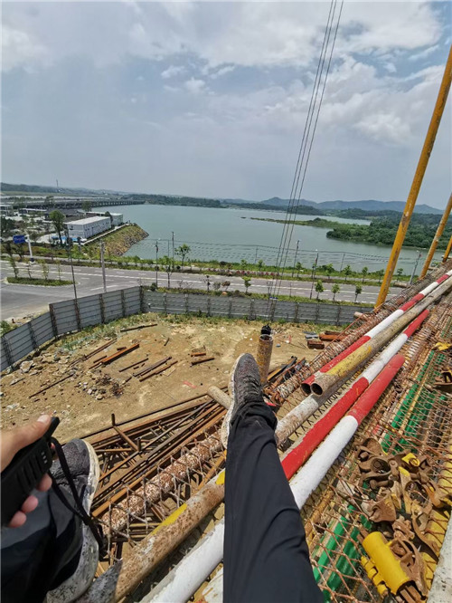 望江县作业中发生设备损坏或人员意外，责任怎么划分？